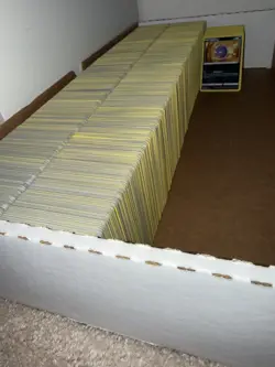 Pokemon Sword & Shield, Sun & Moon Era Bulk Lot of 1000+ NM all yellow border - Image 1