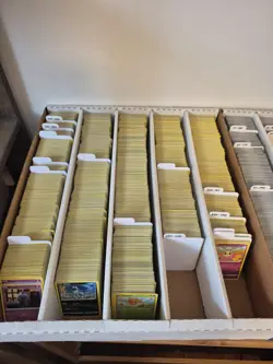 Pokemon TCG - 2000 Common/Uncommon Card Bulk Lot + 20 Extra Holo (2020 Total) NM - Image 1