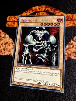 🔥YUGIOH • SUMMONED SKULL • SECRET RARE • SBC1-ENI01 • 1st EDITION • NM🔥 - Image 3