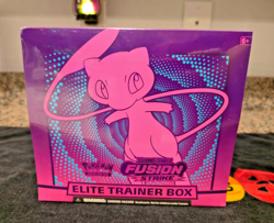Pokemon TCG: Sword & Shield Fusion Strike ETB Elite Trainer Box (8 Packs) SEALED - Image 1
