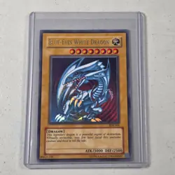 Blue-Eyes White Dragon SDK-001 Starter Deck Kaiba Unlimited Edition Ultra Rare - Image 1
