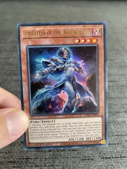 Carte Yu-gi-oh! Priestess Of The Ashened City PHNI-EN093 Ultra Rare Anglais - Image 3