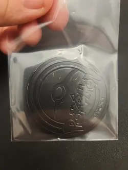 2022 Pokemon Pikachu POGO Gold Rainbow Holofoil Jumbo Coin (NM) - Image 2