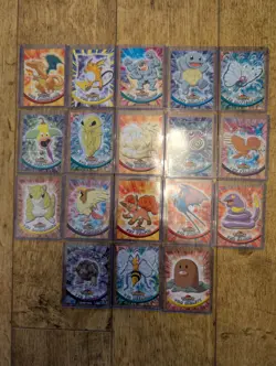 18 Pokemon Topps Cards Rare inc Charizard 1998 - Image 1