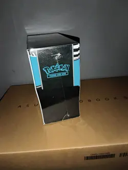 Pokemon TCG Black Bolt Elite Trainer Box ETB New & Sealed tiny tear on film - Image 2