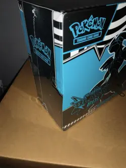 Pokemon TCG Black Bolt Elite Trainer Box ETB New & Sealed tiny tear on film - Image 5