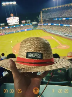 2025 DODGERS X ONE PIECE COLLAB PROMO CARD MONKEY D. LUFFY - Image 4