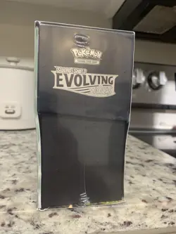 Pokemon Sword & Shield Evolving Skies Elite Trainer Box Sealed ETB - Image 3