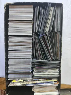 Huge Lot of 750+ Yugioh Cards Limited & 1st addition Ultra Super Rares FOILS +++ - Image 1