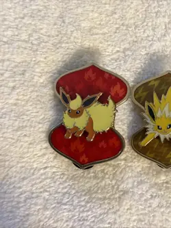 Lot of 3 VMAX Official Pokemon TCG Enamel Pins-Flareon, Vaporeon, Jolteon - Image 2