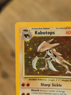1999 POKEMON FOSSIL #9/62 KABUTOPS RARE HOLO - Image 2