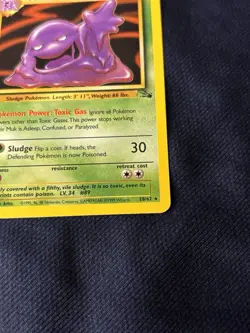 Muk 28/62 Fossil Regular pokemon card vintage played - Image 4