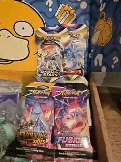 Pokemon TCG Pokemon Center Exclusive 2025 Special Delivery Box Evolving Fusion - Image 2