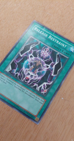 1st Edition Release Restraint SD5-EN032 YuGiOh card (LP) - Image 1