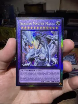 YUGIOH! Dragon Master Magia RA04-EN055 Prismatic Ultimate PUR 1st NM BLUE EYES - Image 1