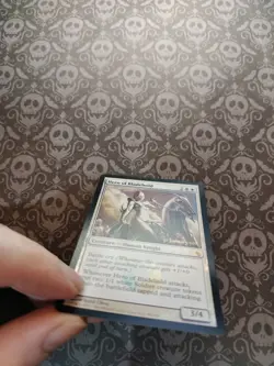 Hero of Bladehold Prerelease Cards Foil - Image 4
