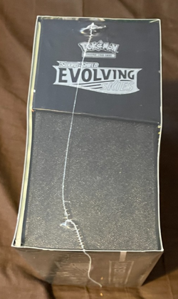 Pokemon TCG: Evolving Skies Elite Trainer Box ETB New - Image 3