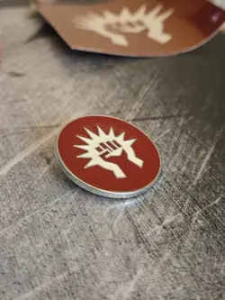 MTG Boros Legion deck box w/ sticker, pin and D20 dice (Guilds of Ravnica) - Image 2