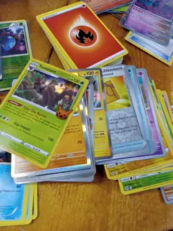 Pokemon Cards Bulk Lot of 800 Cards - RARES HOLOS AND REVERSE HOLOS Mix - Image 4