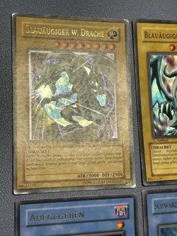 Yu-Gi-Oh! 2x Blauaugiger W. Drache, Aufgegeben, Schw. Gl. Soldat 1.Edition Ultra - Image 2