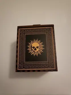 Wood MTG Commander Deckbox Black And Whire Skull Sunburst Orzhov - Image 3