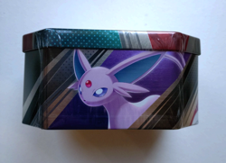 Pokemon TCG v Heroes Tin with Umbreon Sealed - Image 3