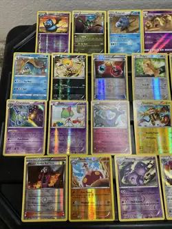 (30) Pokemon Cards Lot WOTC Vtg Holo STAMPED REVERSE Lucario Xerneas Palkia - Image 2