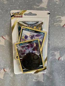 Pokemon TCG -Sword & Shield Silver Tempest Checklane Blister Hisuian Sneasler - Image 1