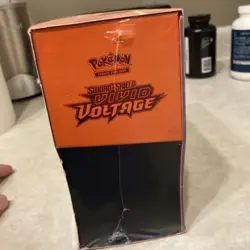POKEMON TCG SWORD & SHIELD VIVID VOLTAGE SEALED ELITE TRAINER BOX ETB - Image 4