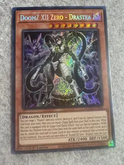 Yugioh! DoomZ XII Zero - Drastea DOOD-EN008 Secret Rare Doom Of Dimensions - Image 1