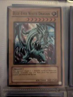 Blue-Eyes White Dragon SKE-001 Super Rare UNL Edition Yu-Gi-Oh! Card MP - Image 1