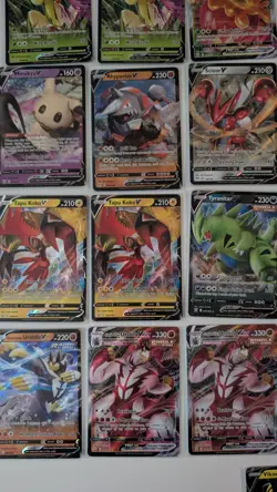 Pokemon TCG LOT 37 cards mixed V and VMAX NEAR MINT - Image 4