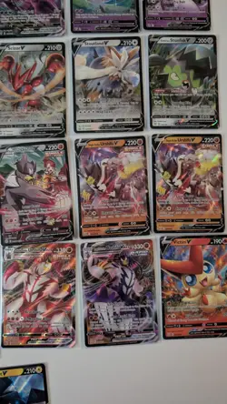Pokemon TCG LOT 37 cards mixed V and VMAX NEAR MINT - Image 5