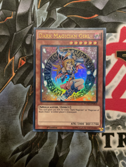 YUGIOH DARK MAGICIAN GIRL YGLD-ENB03 1ST ULTRA NM - Image 1