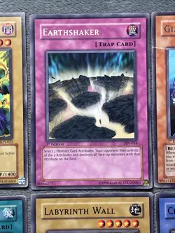 Vintage Yu-Gi-Oh Cards Lot 1996 Holo Blue Eyes White Dragon DAMAGED Heavy Play - Image 4