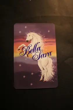 Bella Sara Trading Card - Royalty- Foil S52/55 Islandar Castle - ITALIAN - Image 2