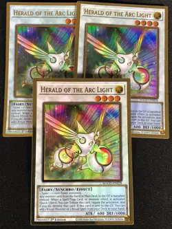 Yugioh Herald of The Arc Light MAGO-EN028 1ST GOLD X3 (NM) - Image 1