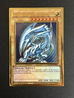 Yu-Gi-Oh TCG Blue Eyes White Dragon MAGO-EN001 - NM - 1st Edition - Image 1