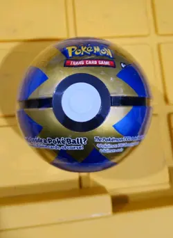 Pokemon TCG PokeBall Tin Pack Quick Ball #A22 - 3 booster packs & 1 Pokemon coin - Image 1