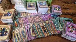 Yu-Gi-Oh Lot of ~ 980 Cards Lots of 1st Edition Common Rare 60/40 Vintage/New - Image 1