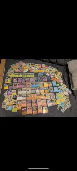 125 Pokemon Card Random Bundle with FIVE Guaranteed RARE/Holos/Reverse Holos - Image 2