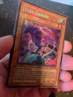 Yu-Gi-Oh! Yata-Garasu LOD-000 1st Edition Misprint Holo Bleed - Image 2
