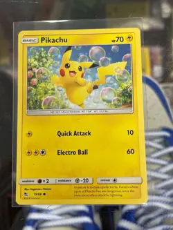 Pokemon - Hidden Fates - PIKACHU 19/68 - Non Holo New SET BUILDER COLLECT - Image 1