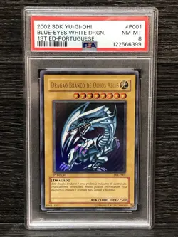 2002 Yugioh BLUE-EYES WHITE DRAGON SDK-001 DIK-P001 Portuguese 1st Edition PSA 8 - Image 1