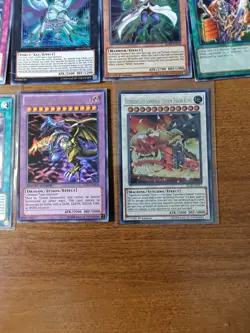 348 YU-GI-OH CARD LOT WITH 1996 IST EDITIONS + HOLOS AND 2020 EDITIONS & A... - Image 3