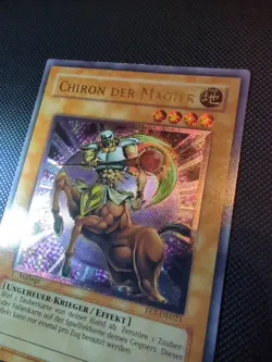 Yu-Gi-Oh Chiron Der Magier (V.2) FET-DE021 Ultimate Rare 1. Auflage - Image 1