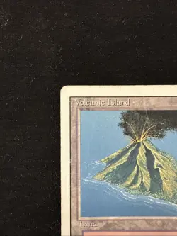 MTG - Volcanic Island Revised Edition Regular - Damage - Image 2