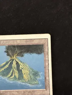 MTG - Volcanic Island Revised Edition Regular - Damage - Image 3