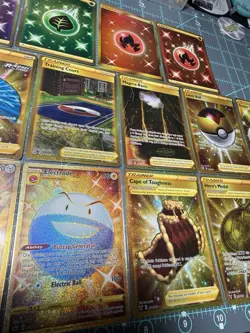 Pokemon TCG Gold Trainer Lot; 17 Cards; Different Sets; All Near Mint/Mint NM/M - Image 3