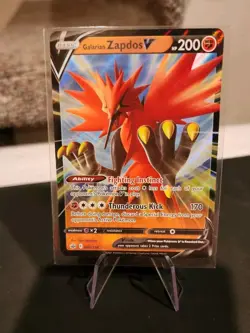 Pokemon TCG Galarian Zapdos V Sword & Shield Chilling Reign 080/198 Near Mint - Image 1